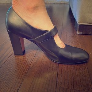 Ferragamo silver gray chunky heel pump. Size 8.5M